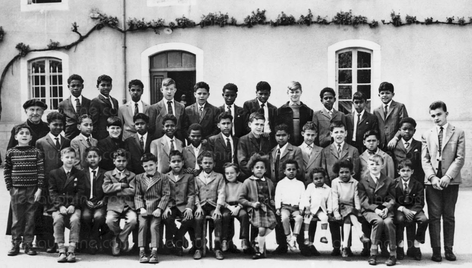 creuse-photo-de-classe-prise-en-1965-a-queyzac-dans-le-cantal-composee-de-plusieurs-enfants-venant-de-la-reunion-photo-dr-collection-jean-charles-pitou-1420346778