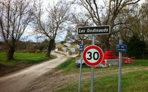 c-est-dans-le-village-des-godinauds-que-le-nouveau-ne-a-ete-retrouve-dans-une-poubelle Personne disparue