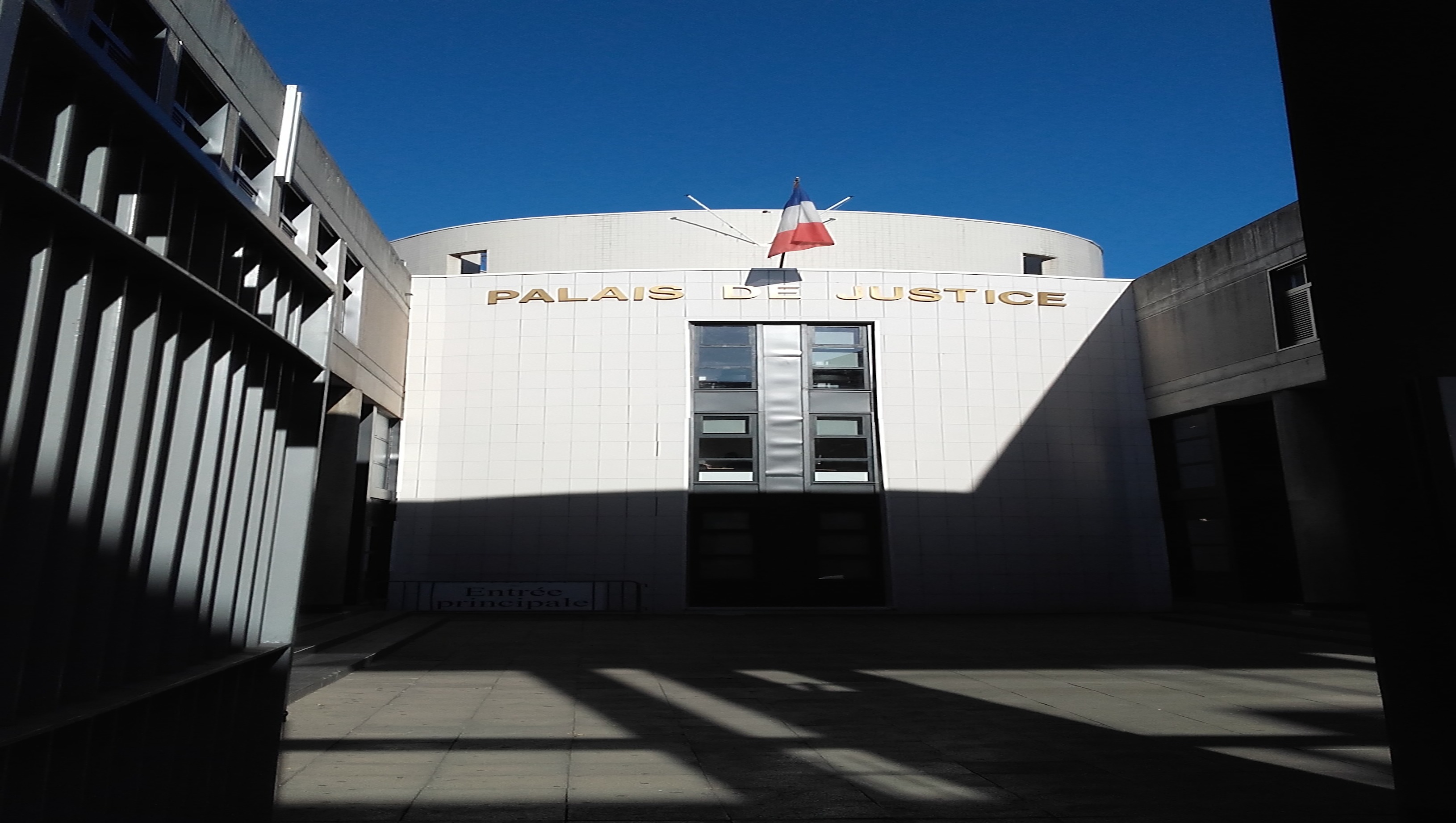 palais-justice-face